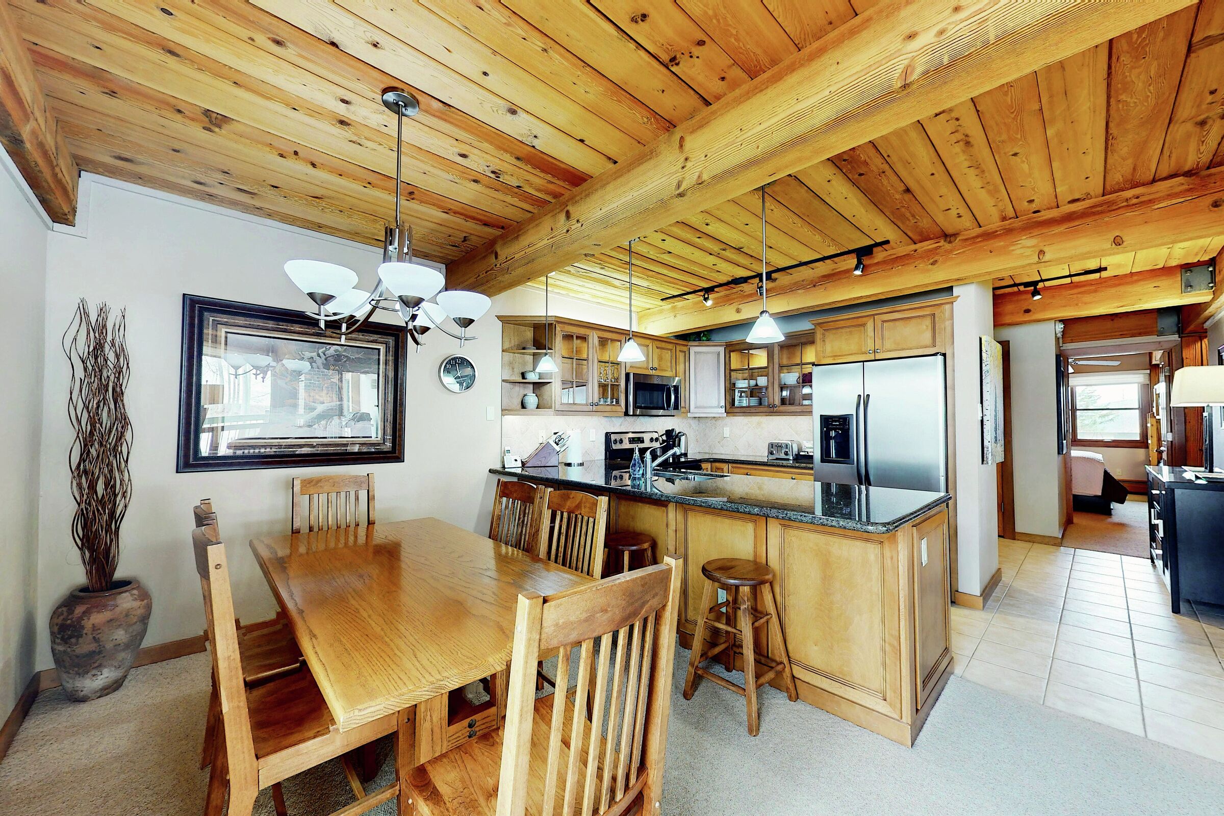 Dining Area & Kitchen