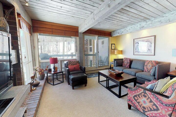 #202 Slope - Living Area