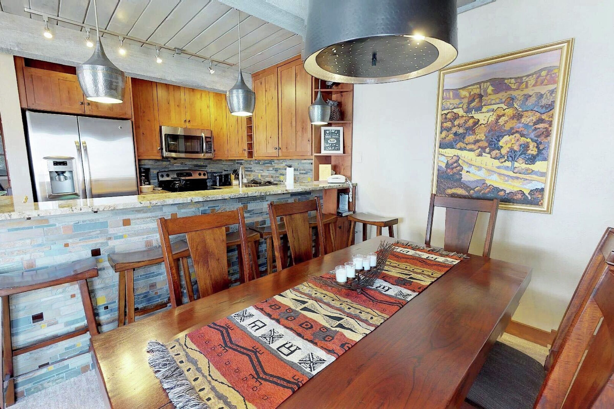 Dining Area & Kitchen