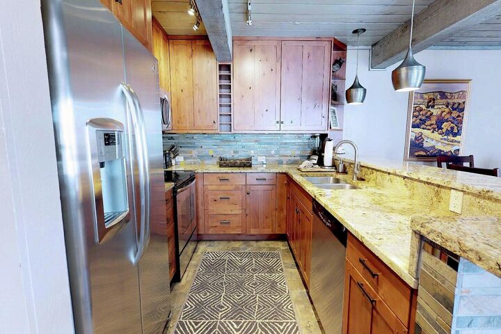 #202 Slope - Kitchen