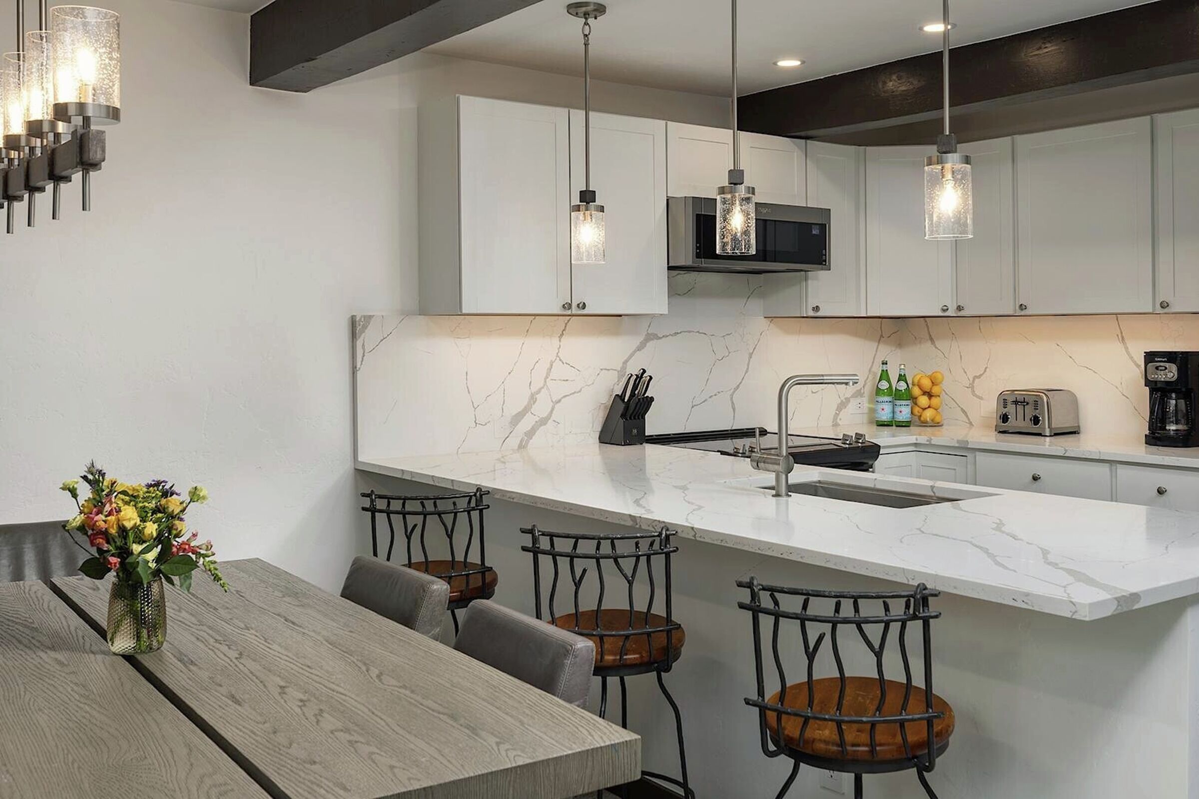 Dining Area & Kitchen