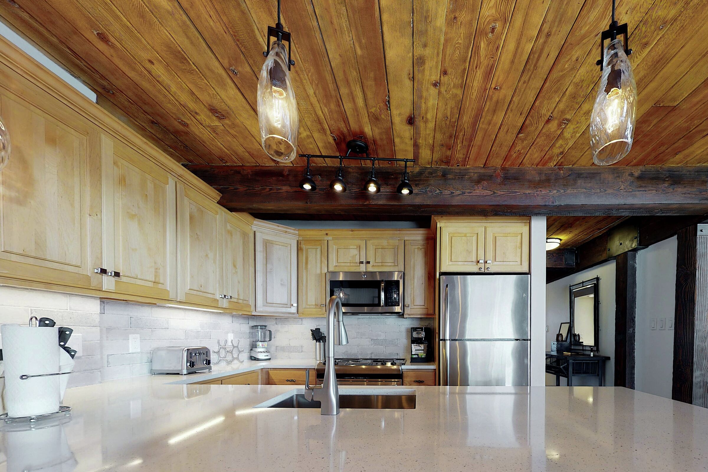 #208 Summit - Kitchen