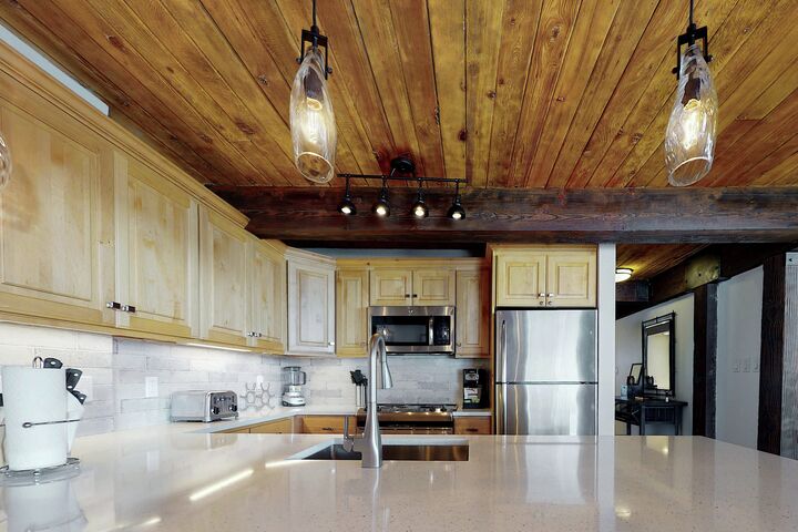 #208 Summit - Kitchen