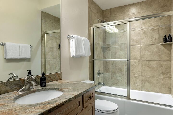 #703 Leaf - Bathroom