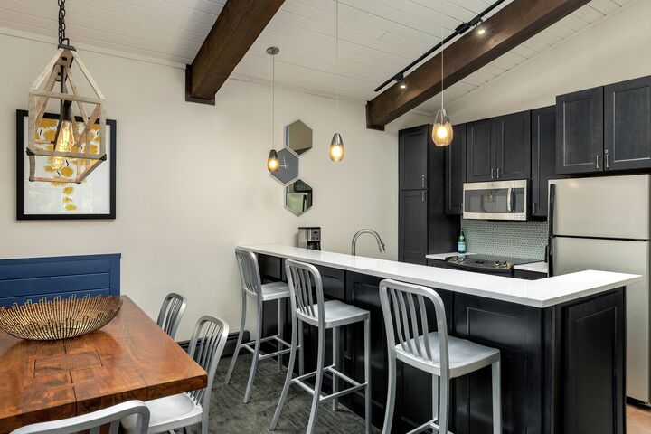 #703 Leaf - Dining Area & Kitchen