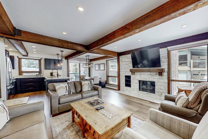 #101 Slope - Living Area