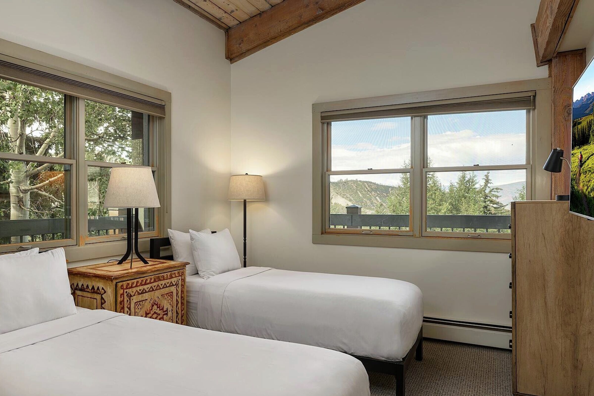 #408 Slope - Bedroom