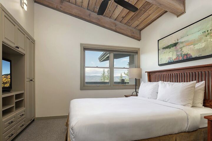 #408 Slope - Master Bedroom