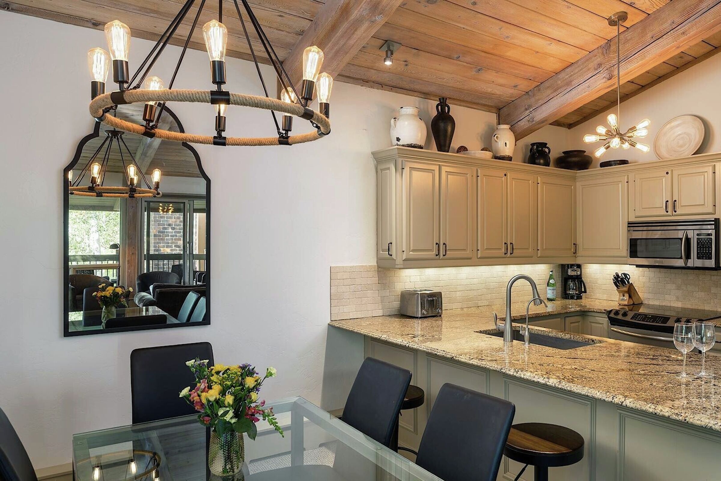 #408 Slope - Dining Area & Kitchen