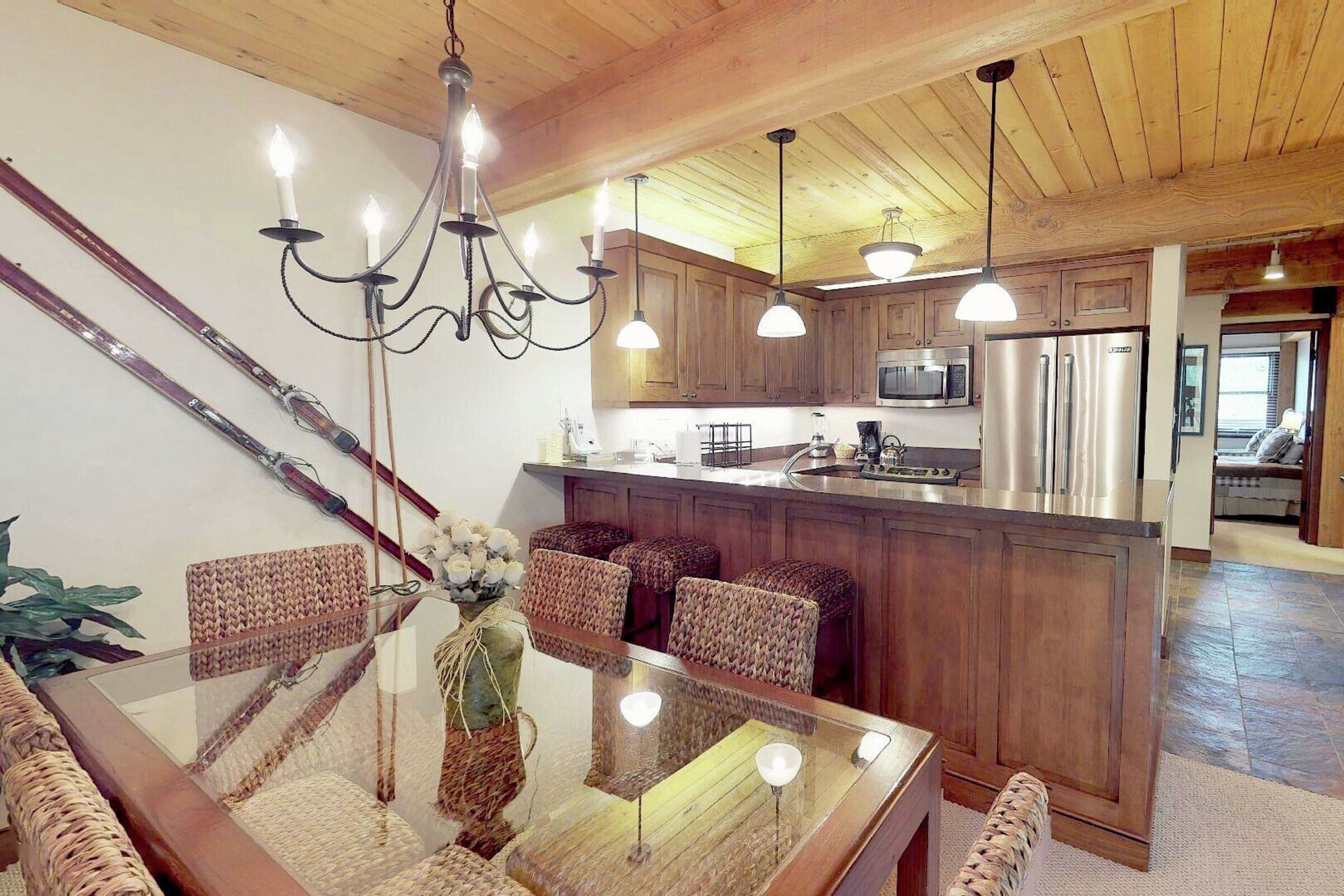 Dining Area & Kitchen