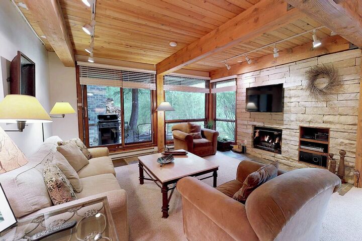 #107 Summit - Living Area