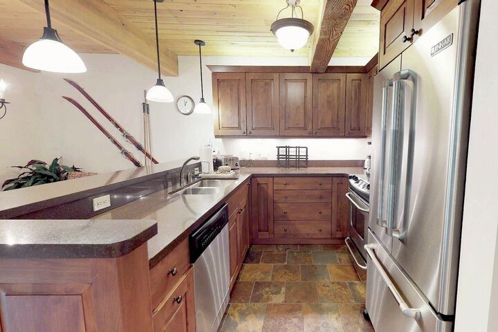 #107 Summit - Kitchen