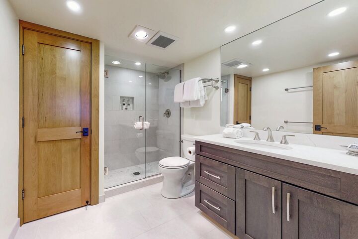 #306 Slope - Master Ensuite Bathroom