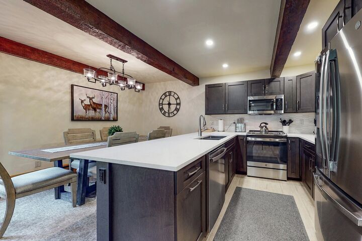 #306 Slope - Kitchen