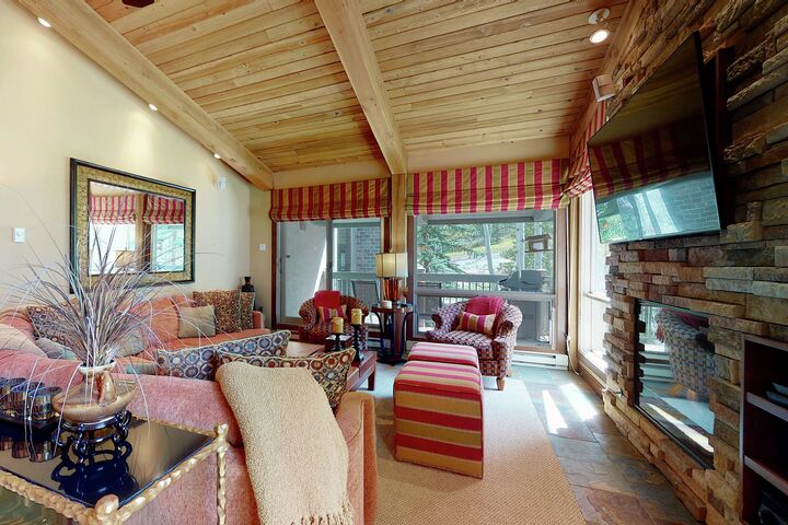#305 Summit - Living Area