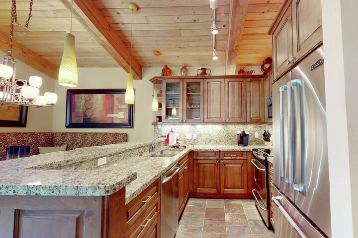 #305 Summit - Kitchen