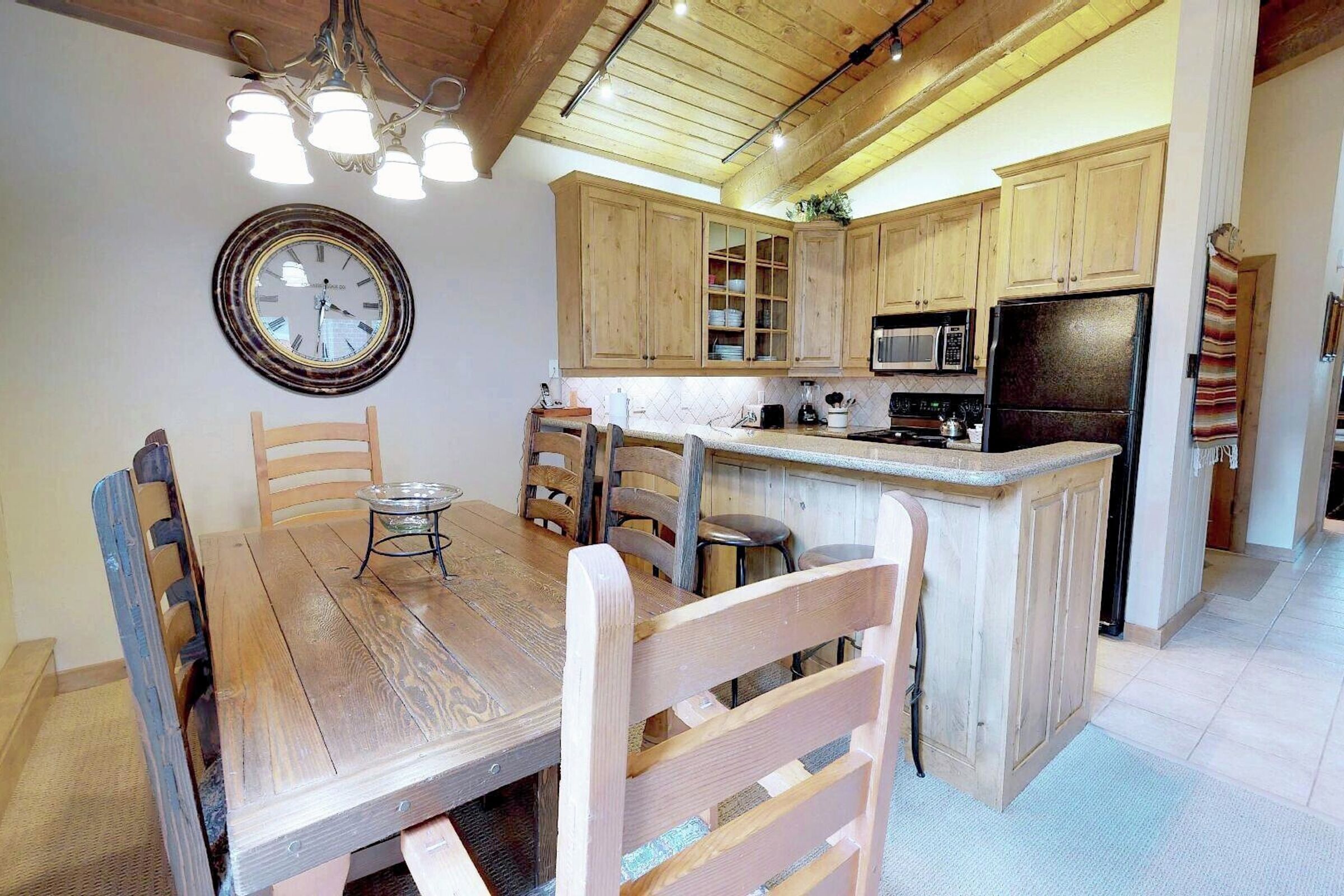 Dining Area & Kitchen