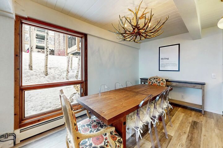 #601 Leaf - Dining Area