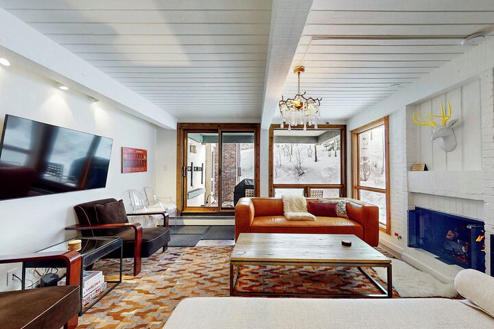 #601 Leaf - Living Area