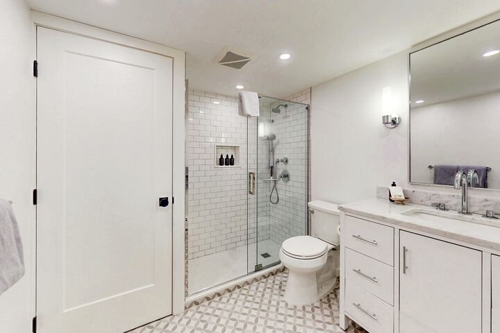 #601 Leaf - Bathroom