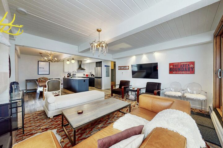 #601 Leaf - Living Area