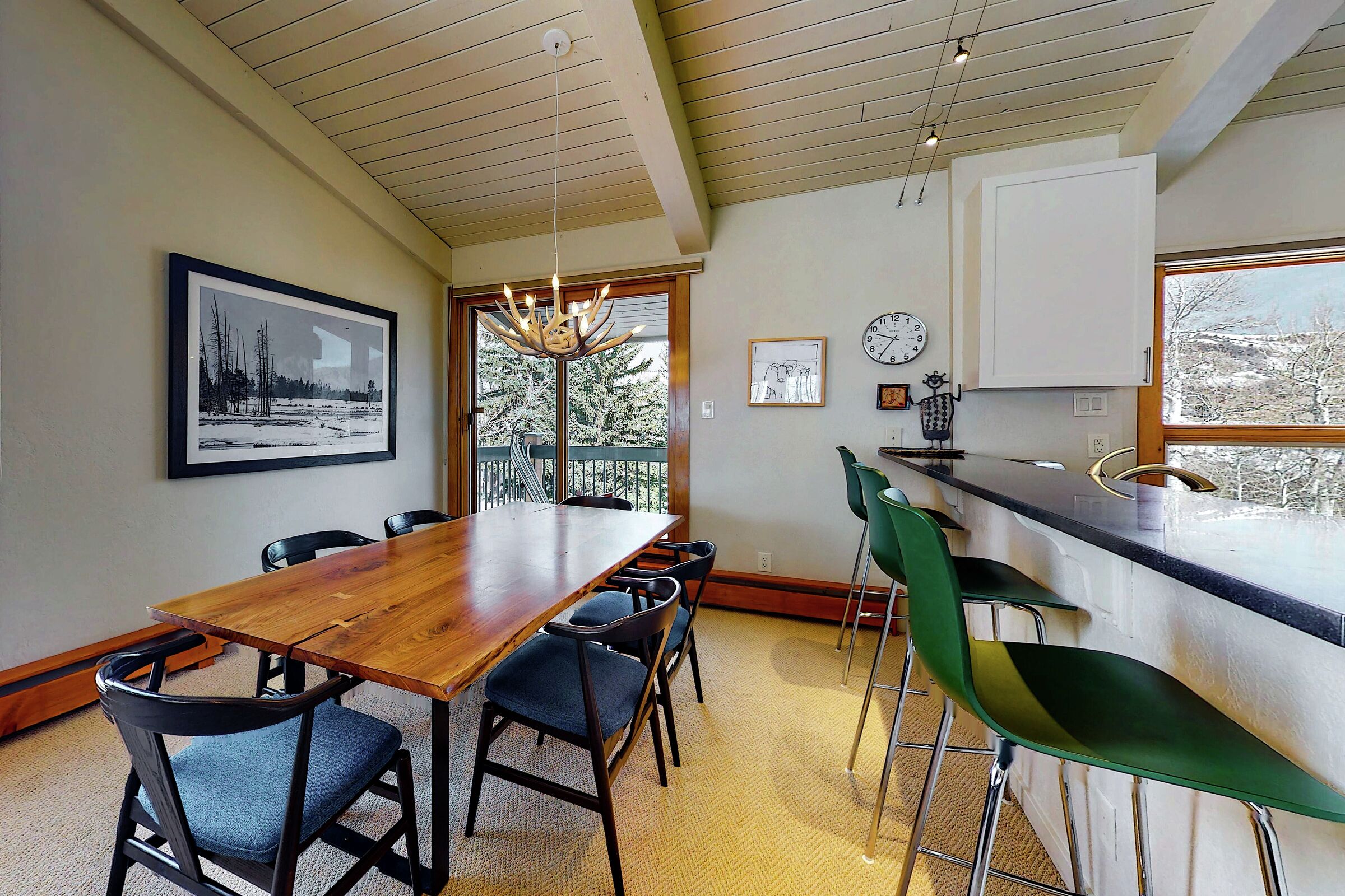 #903 Leaf - Dining Area