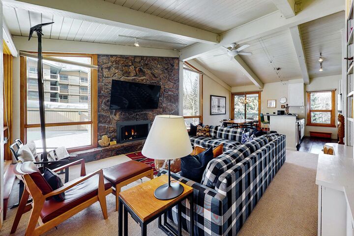 #903 Leaf - Living Area