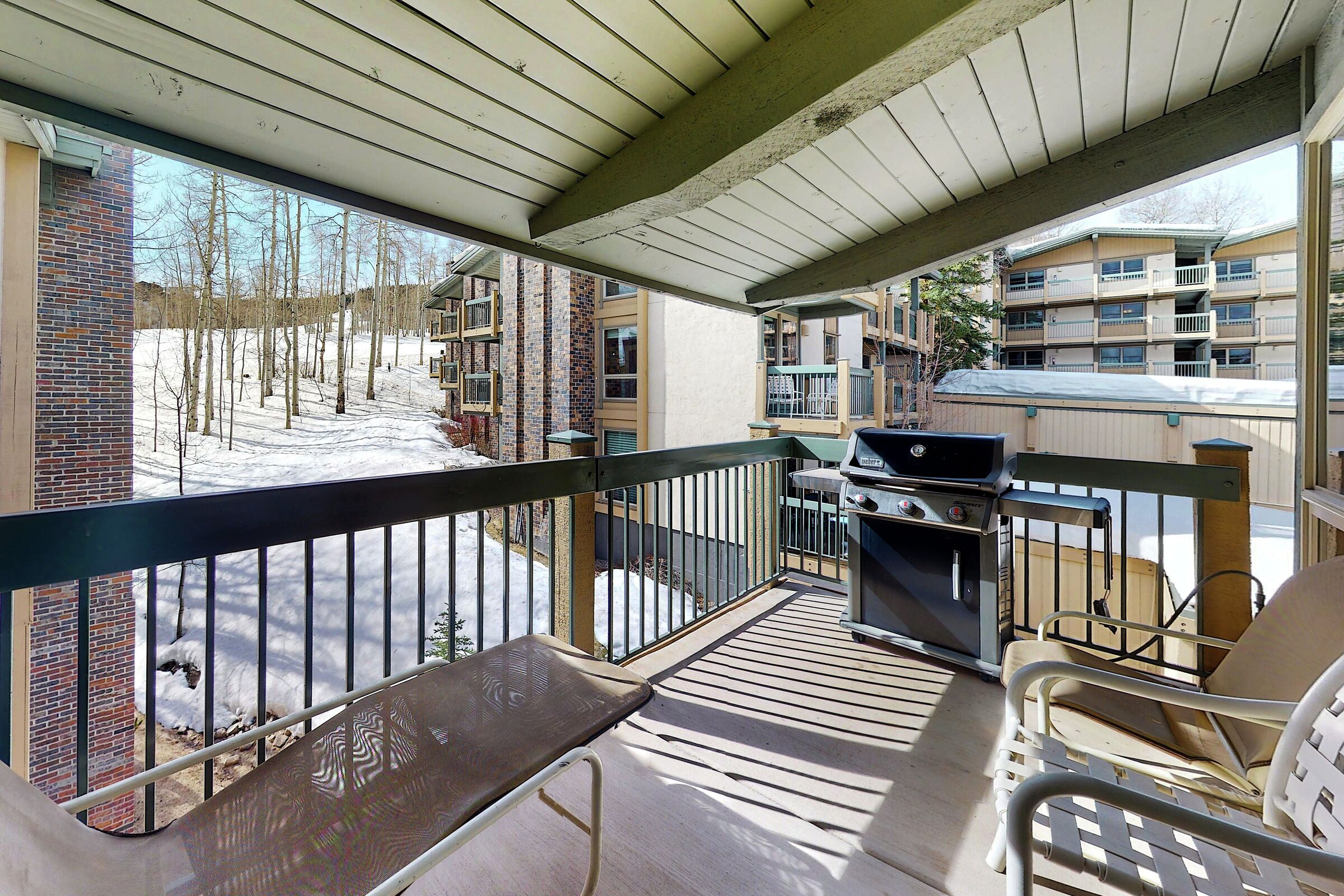 #903 Leaf - Balcony with BBQ
