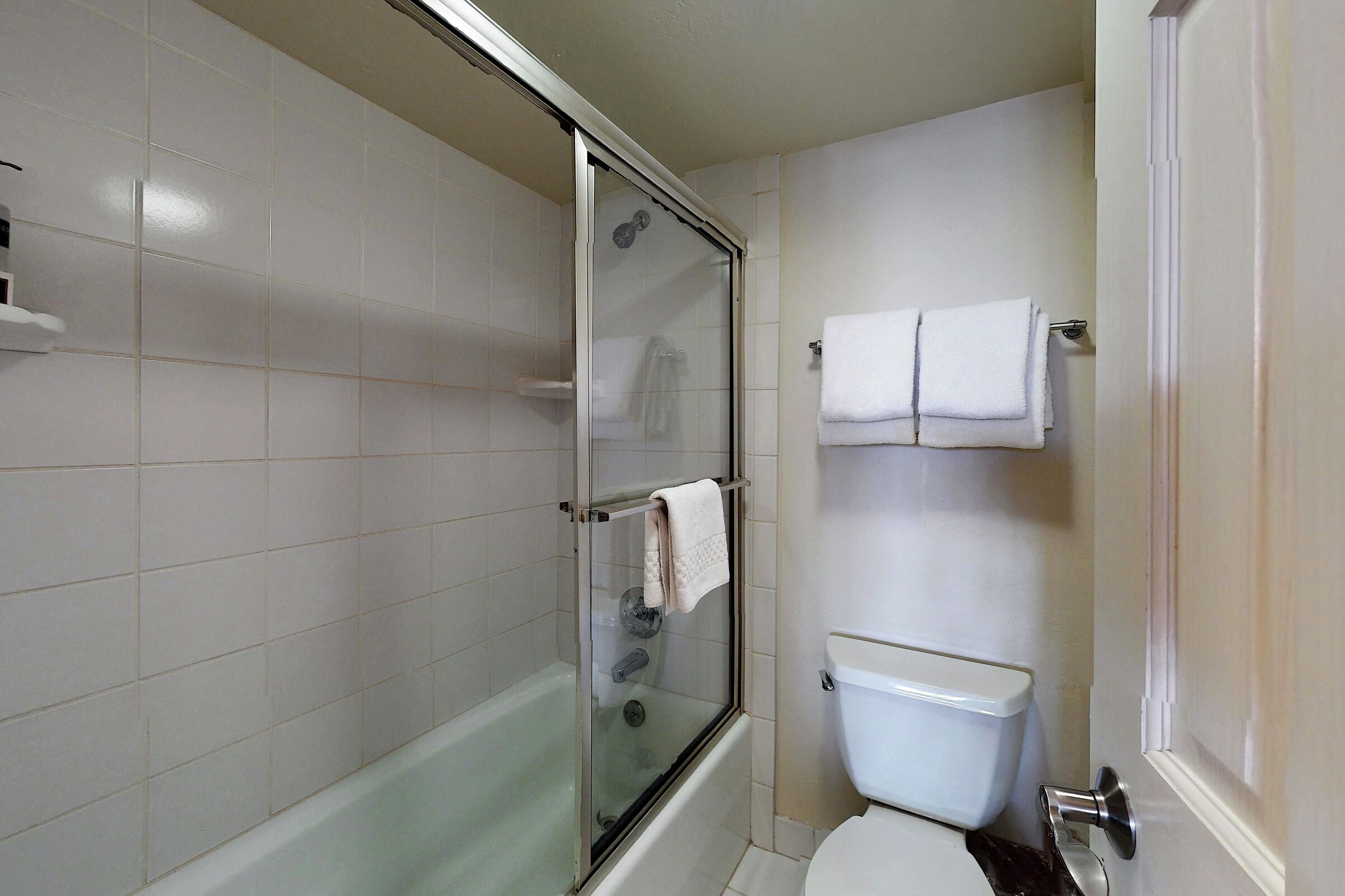 #903 Leaf - Ensuite Bathroom