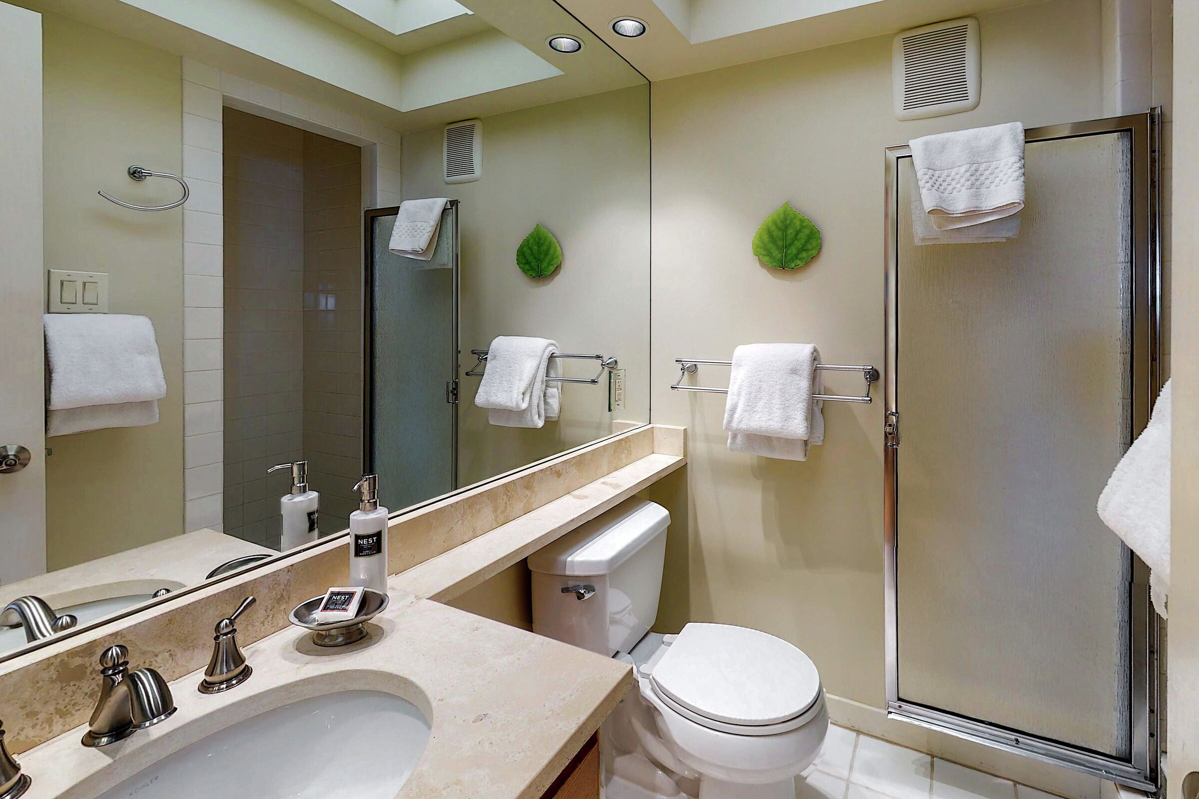 #903 Leaf - Bathroom