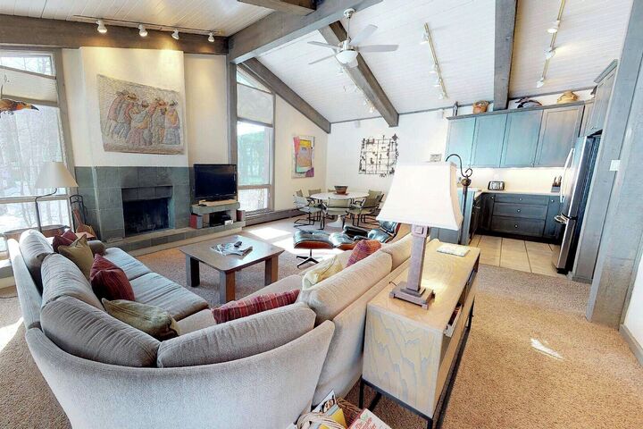 #503 Leaf - Living Area