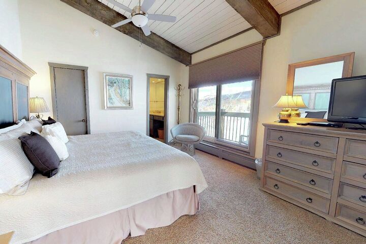 #503 Leaf - Master Bedroom