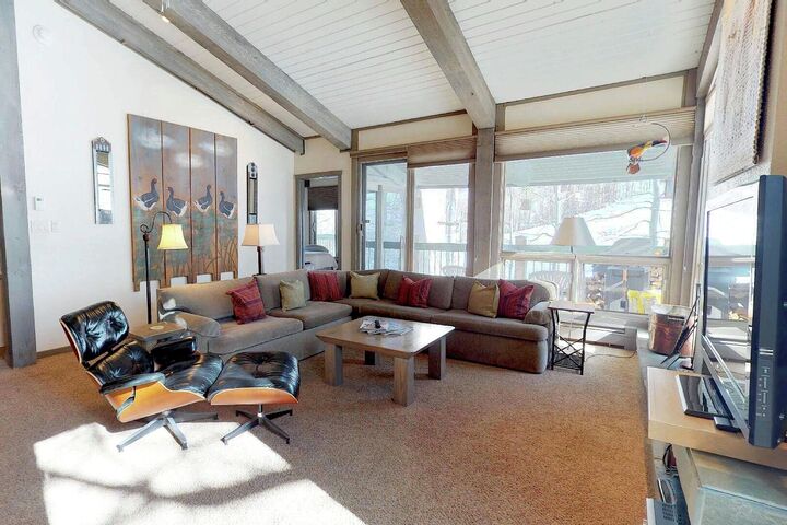 #503 Leaf - Living Area