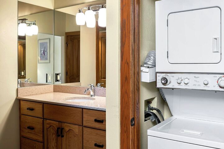 #403 Leaf - Bathroom