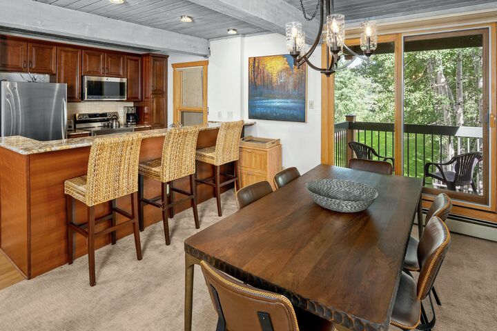 #102 Leaf - Dining Area & Kitchen