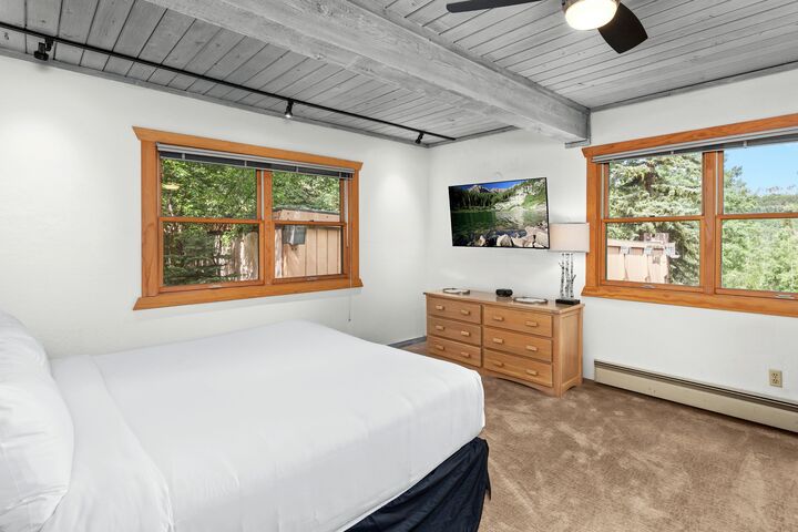 #102 Leaf - Master Bedroom