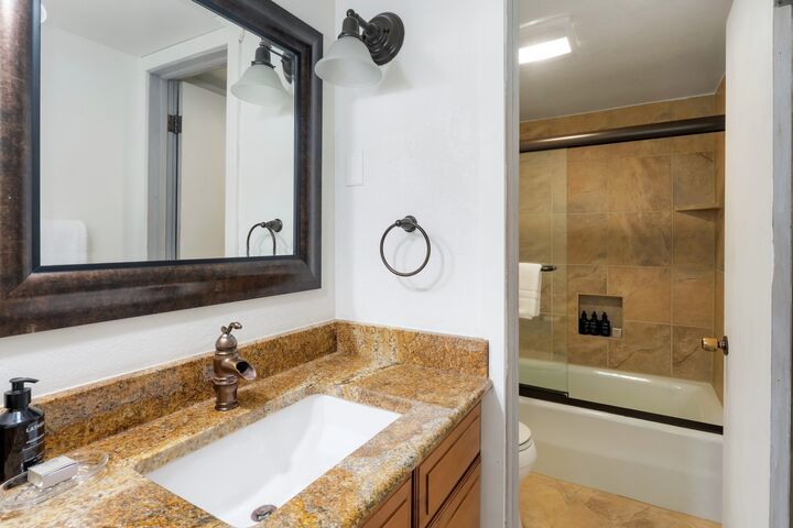 #102 Leaf - Bathroom