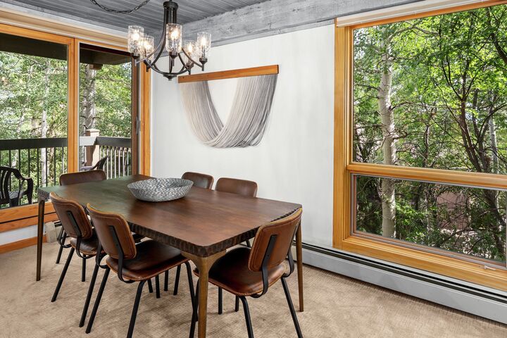 #102 Leaf - Dining Area