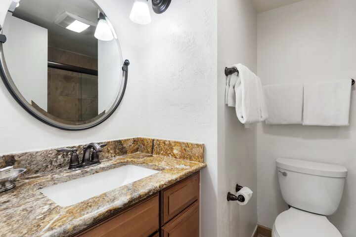 #102 Leaf - Bathroom