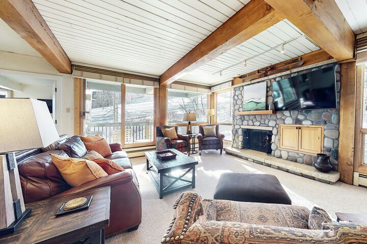 #502 Leaf - Living Area