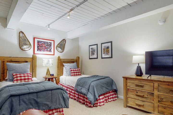 #502 Leaf - Bedroom
