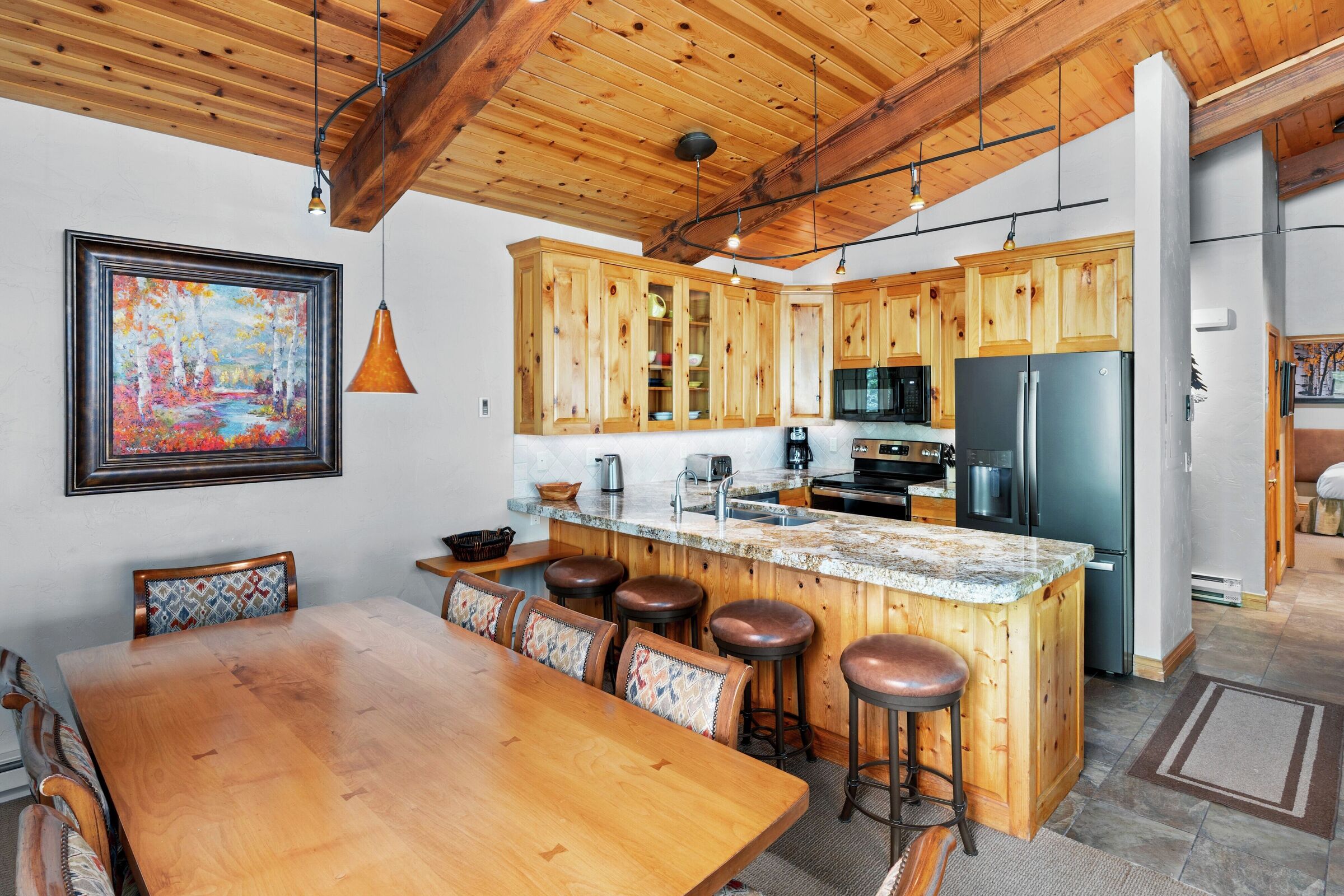 #304 Summit - Dining Area & Kitchen