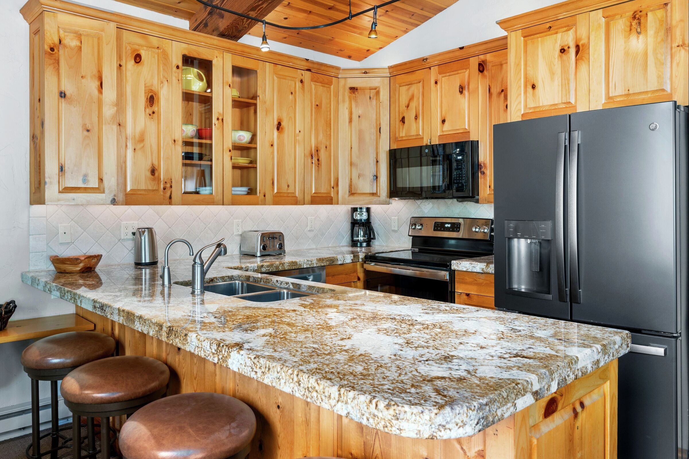 #304 Summit - Kitchen