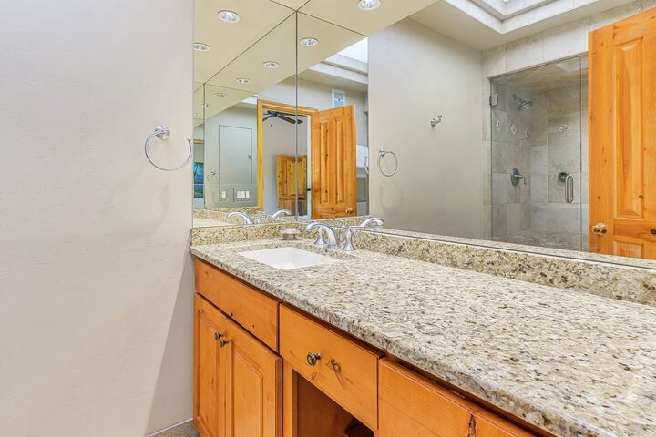 #304 Summit - Bathroom