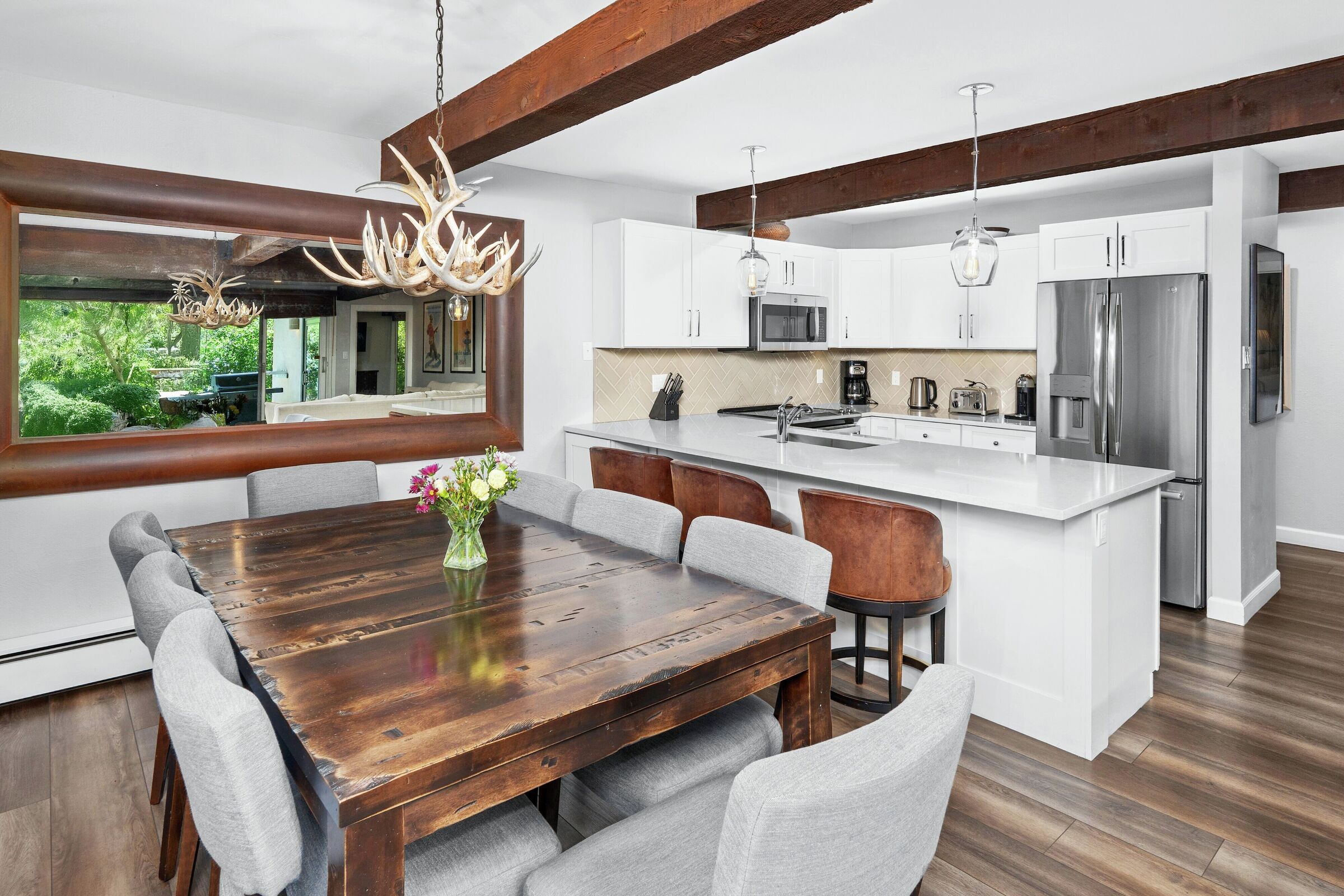 Dining Area & Kitchen
