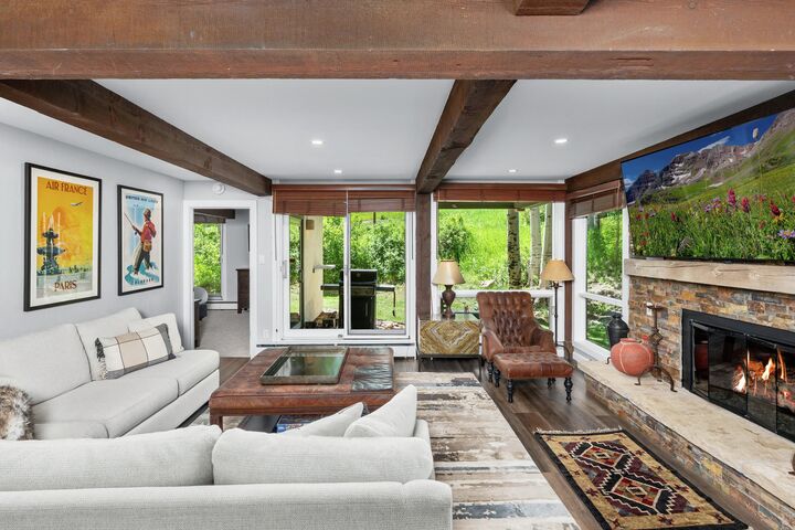 #204 Slope - Living Area