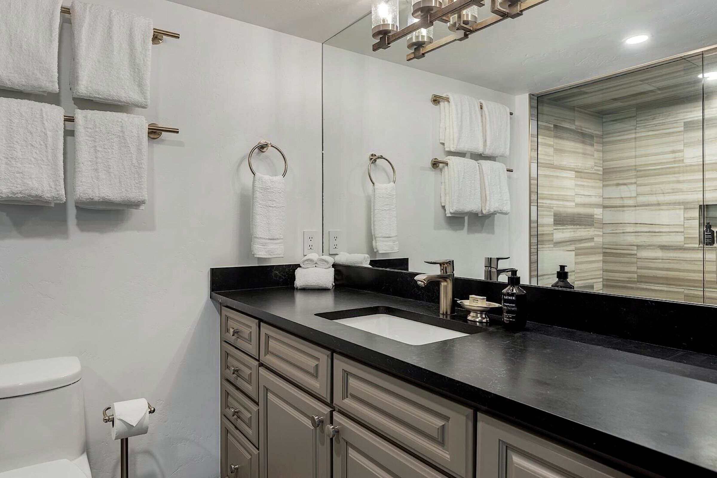 #501 Leaf - Bathroom