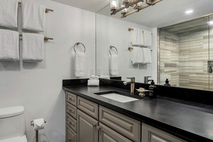#501 Leaf - Bathroom
