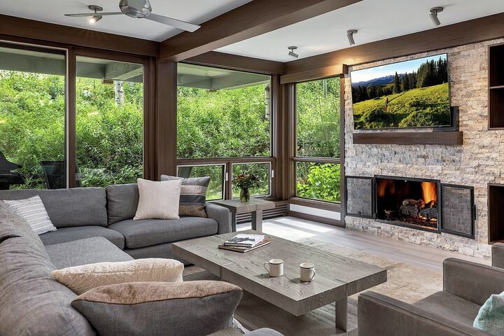 #501 Leaf - Living Area