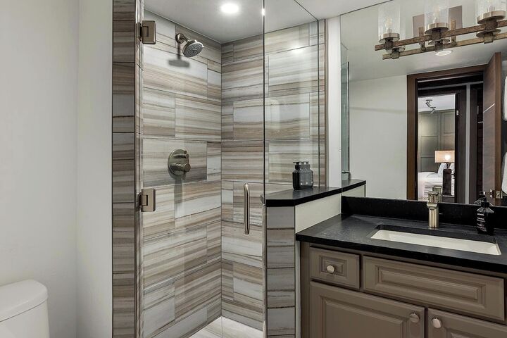 #501 Leaf - Master Ensuite Bathroom